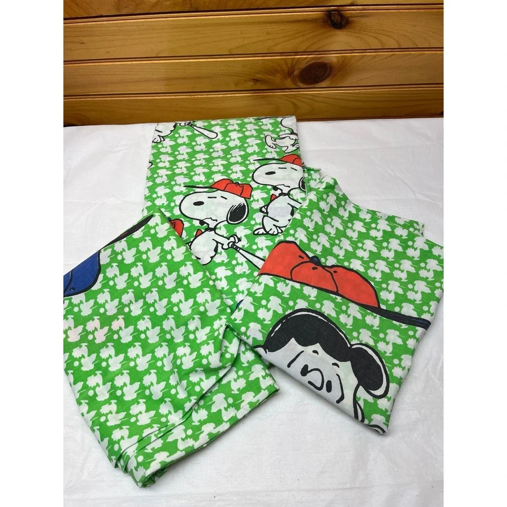 Snoopy flat sheet and 2 pillow cases - Picture 1 of 3
